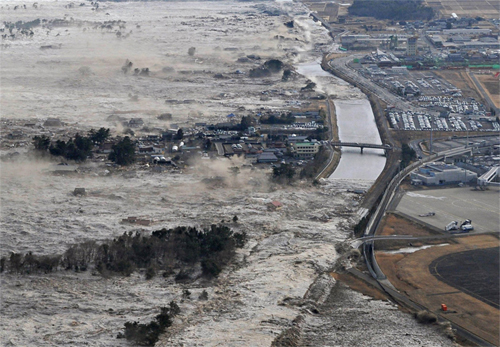japan tsunami 2011 pictures. 2011-japan-tsunami on
